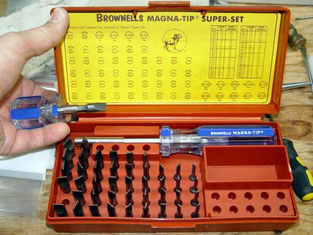 petit kit d'outils d'armuriers/.. Dsc01122-brownells-magna-tip-super-set-on-bench