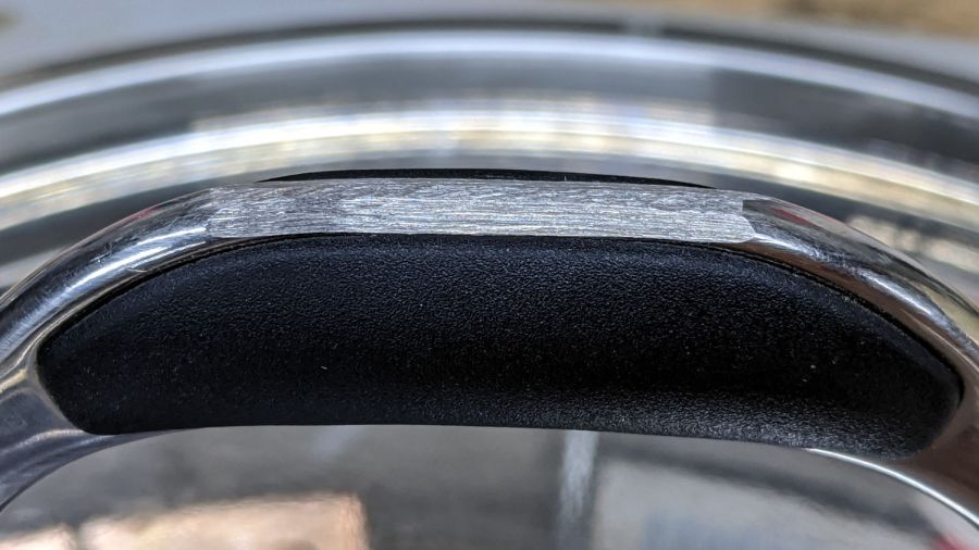 Pan lid - recessed handle crest